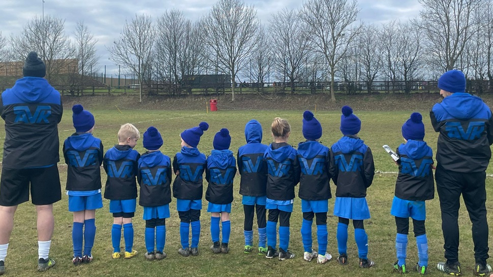 AVK UK sponsor Staveley Junior Football Club seen here with logo'd shirts